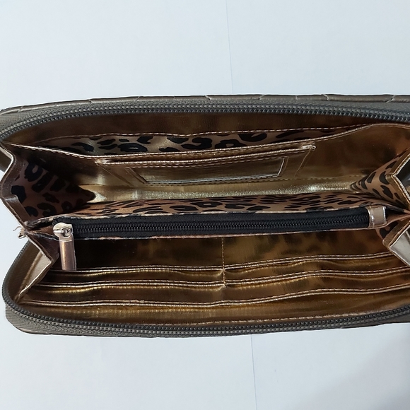 Steve Madden Saddle Quilted Wallet - Picture 13 of 16